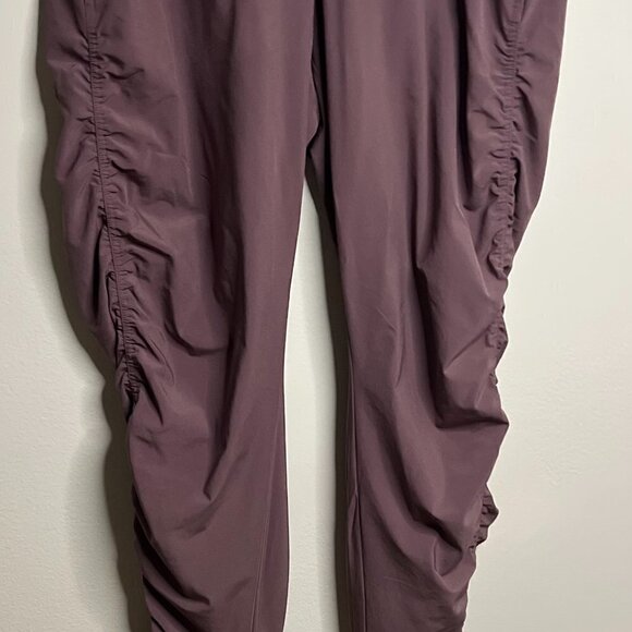 Athleta Women's Attitude Pant ruched Leg Joggers Size 8 in Light Purple - Picture 3 of 7